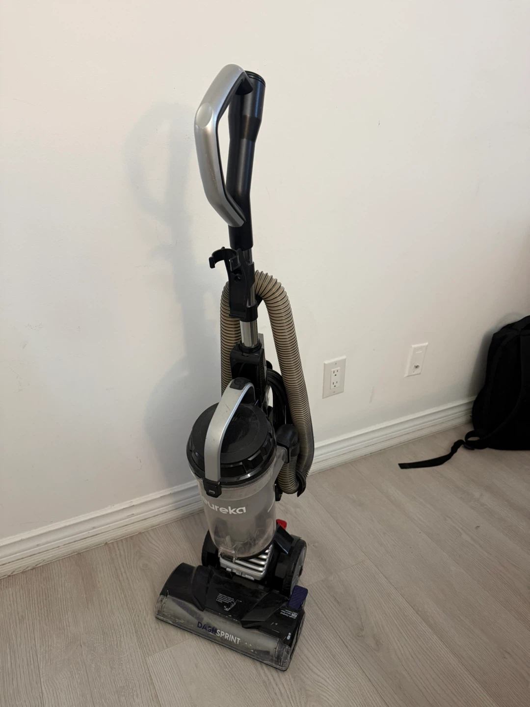 Eureka Dash Sprint Upright Vacuum - photo 2