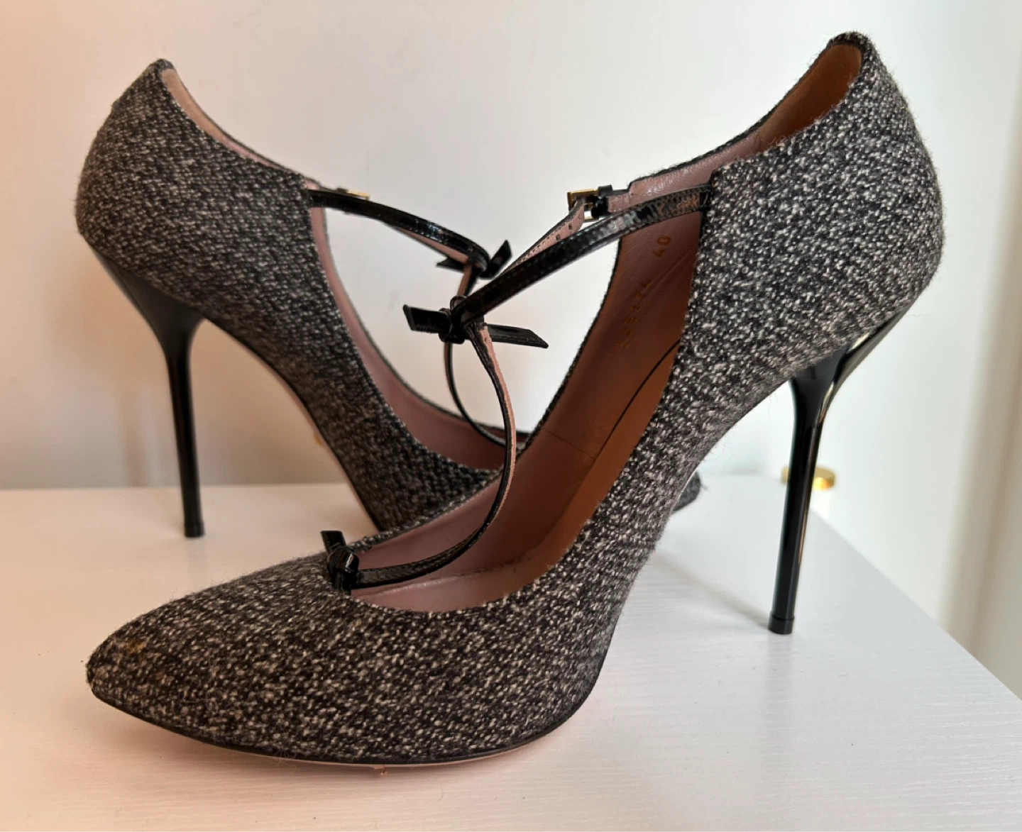 Gucci Tweed T-Strap Heels Size 40 - photo 4