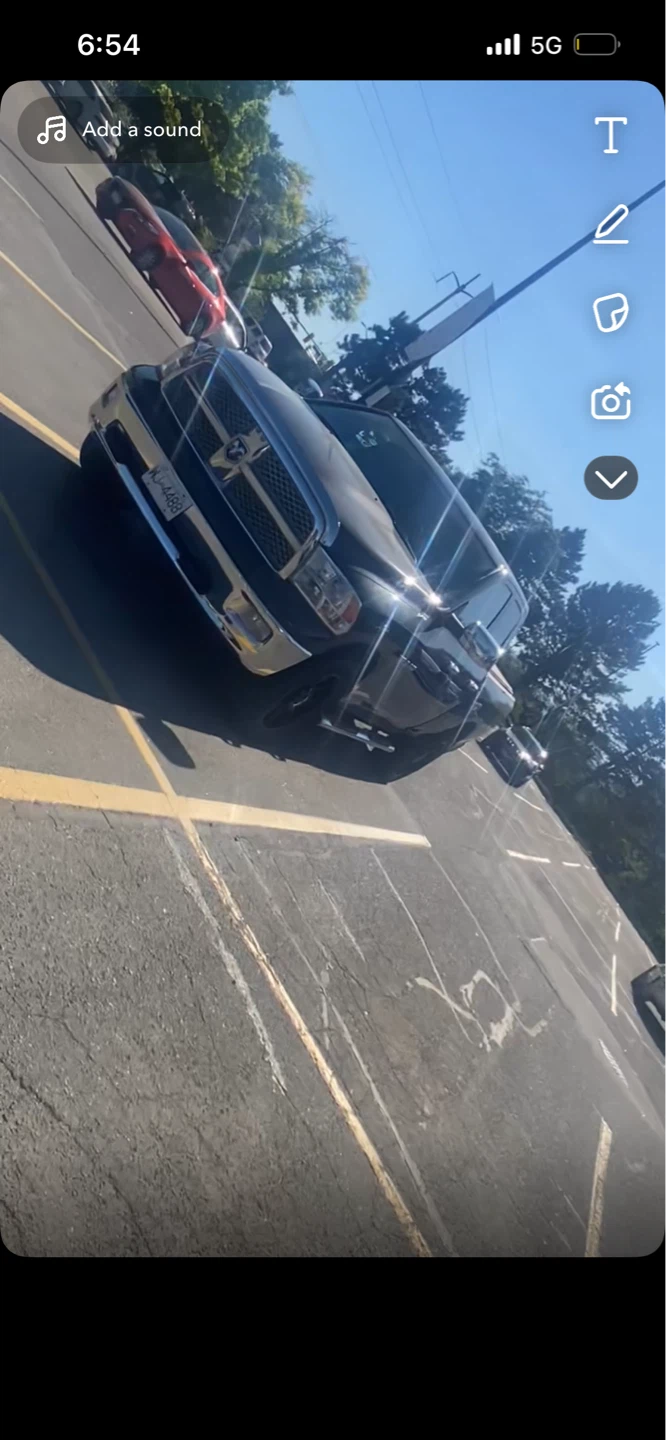 Dodge Ram 1500 4x4 crew cab Laramie