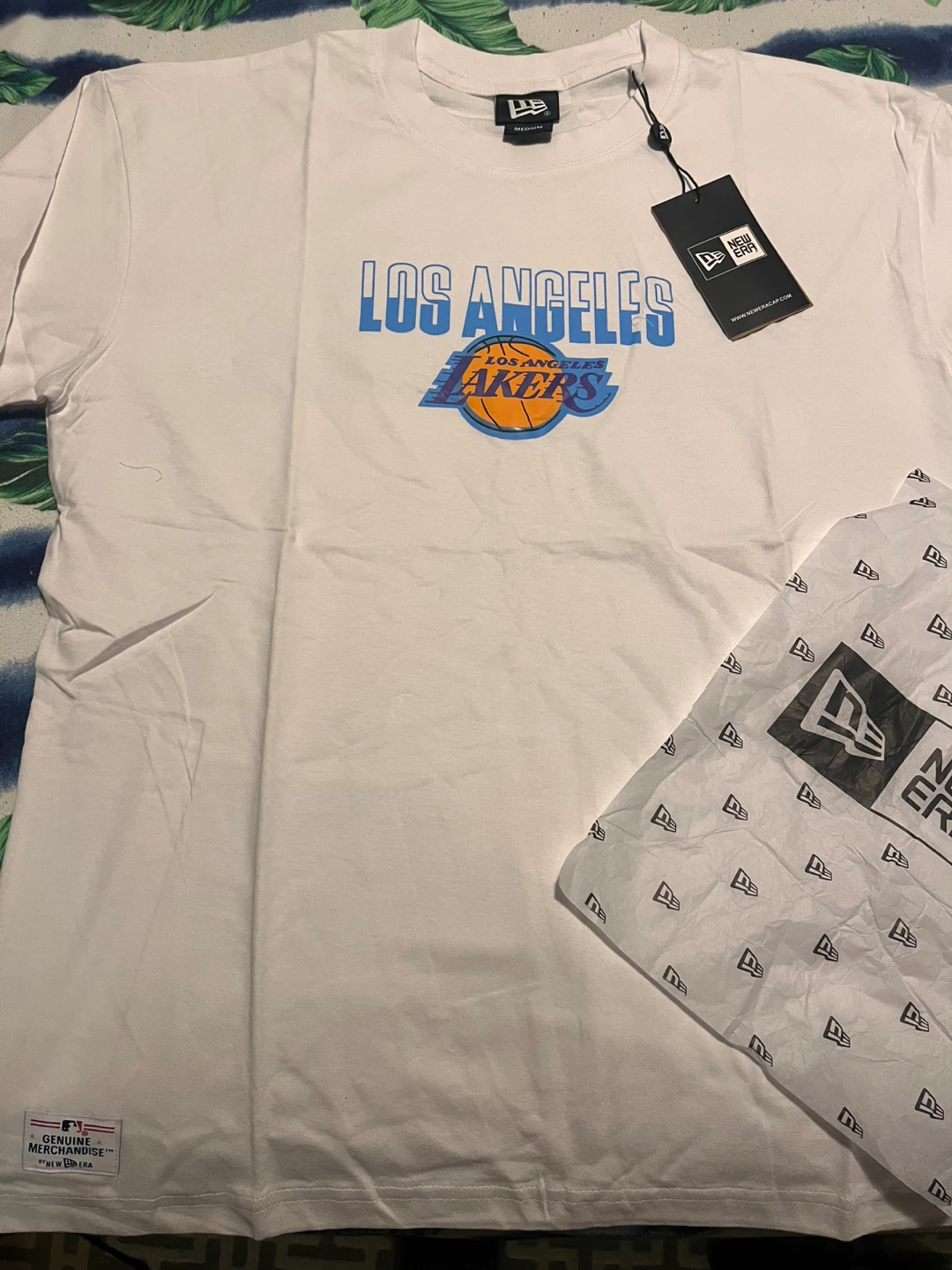 New Era Los Angeles Lakers Graphic T-Shirts (Medium) - photo 2