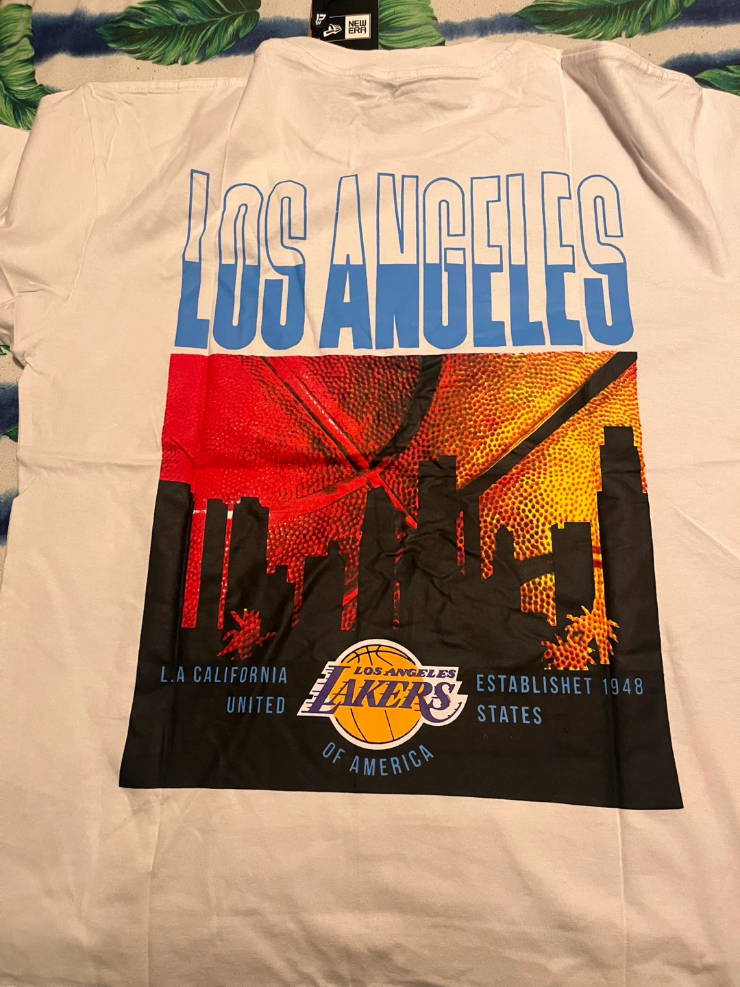New Era Los Angeles Lakers Graphic T-Shirts (Medium) - photo 3
