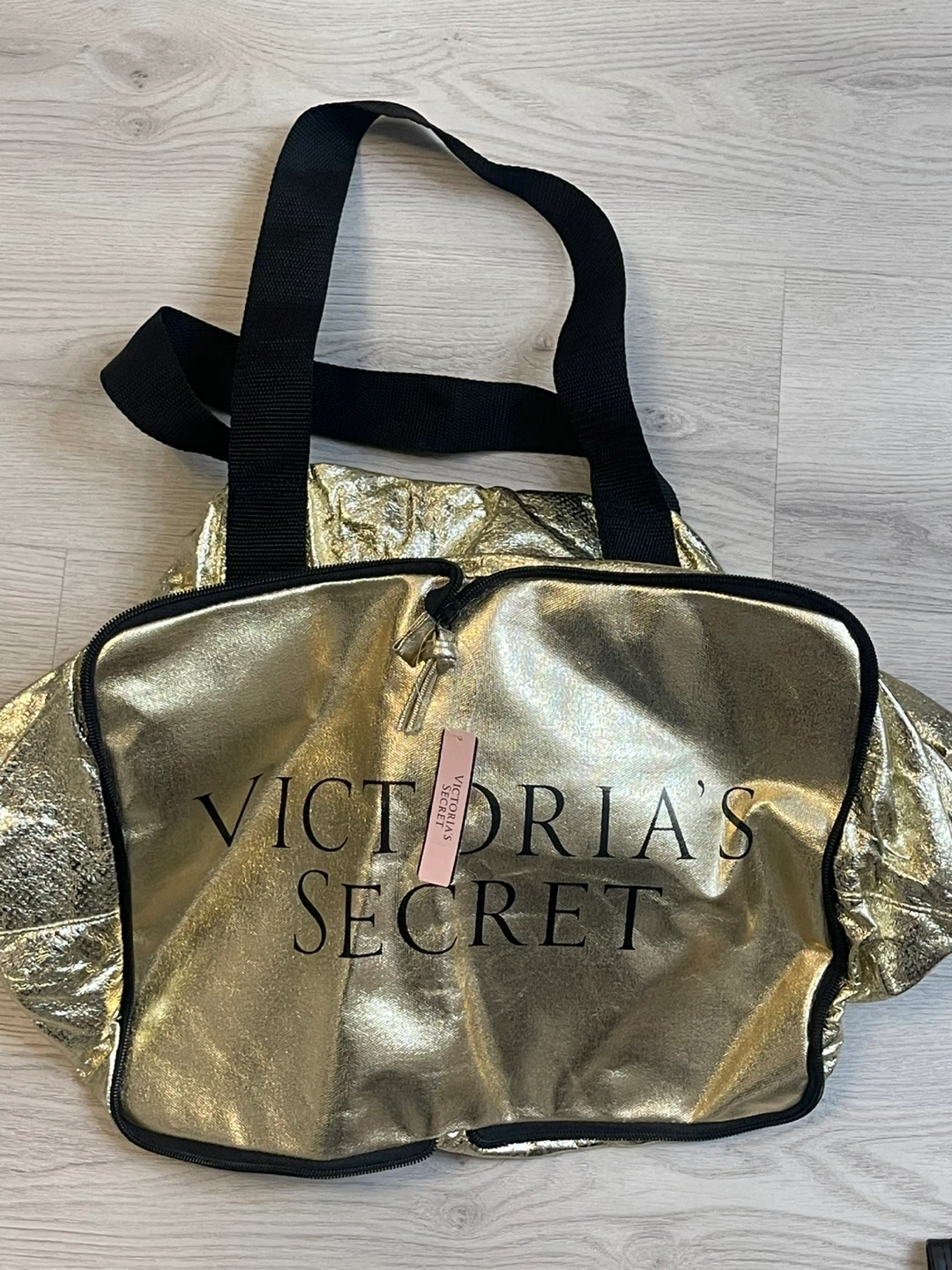 *Victoria’s Secret duffel bag brand new tags attached $5* - photo 2