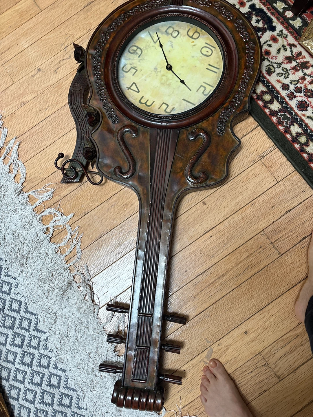 Vintage Violin-Shaped Wall Clock