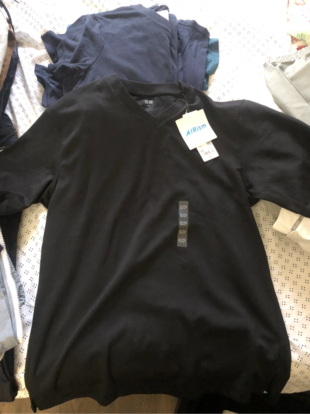 Uniqlo AIRism V-Neck T-Shirt Black S/P