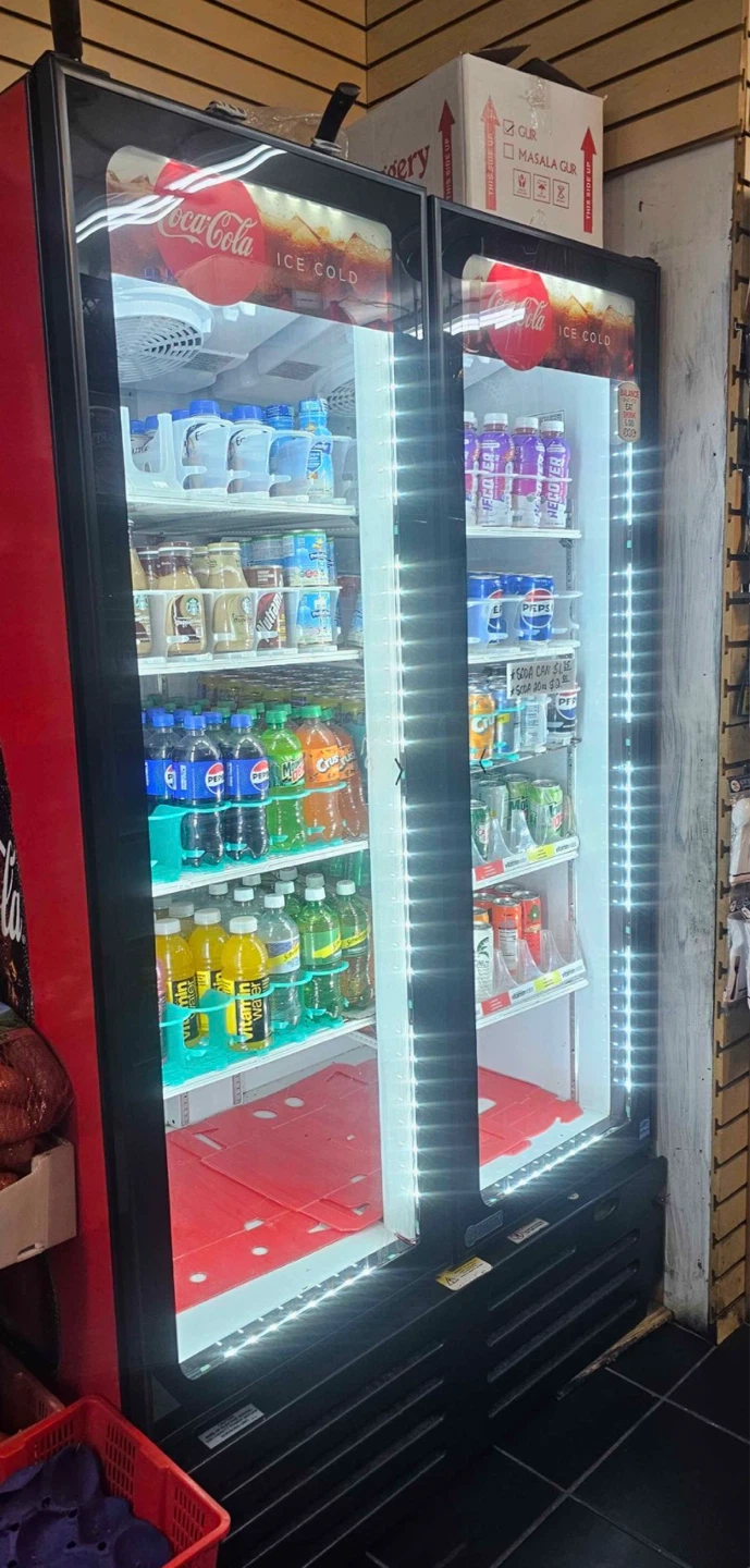 Coca-Cola Double Door Drink Refrigerator - photo 2
