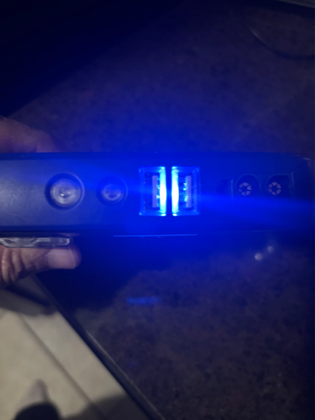 Vector battery charger with usb ports missing jump cables - photo 2