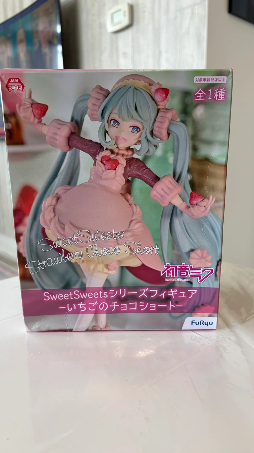 FuRyu Hatsune Miku Sweet Sweets Strawberry Choco Short Figure - photo 3