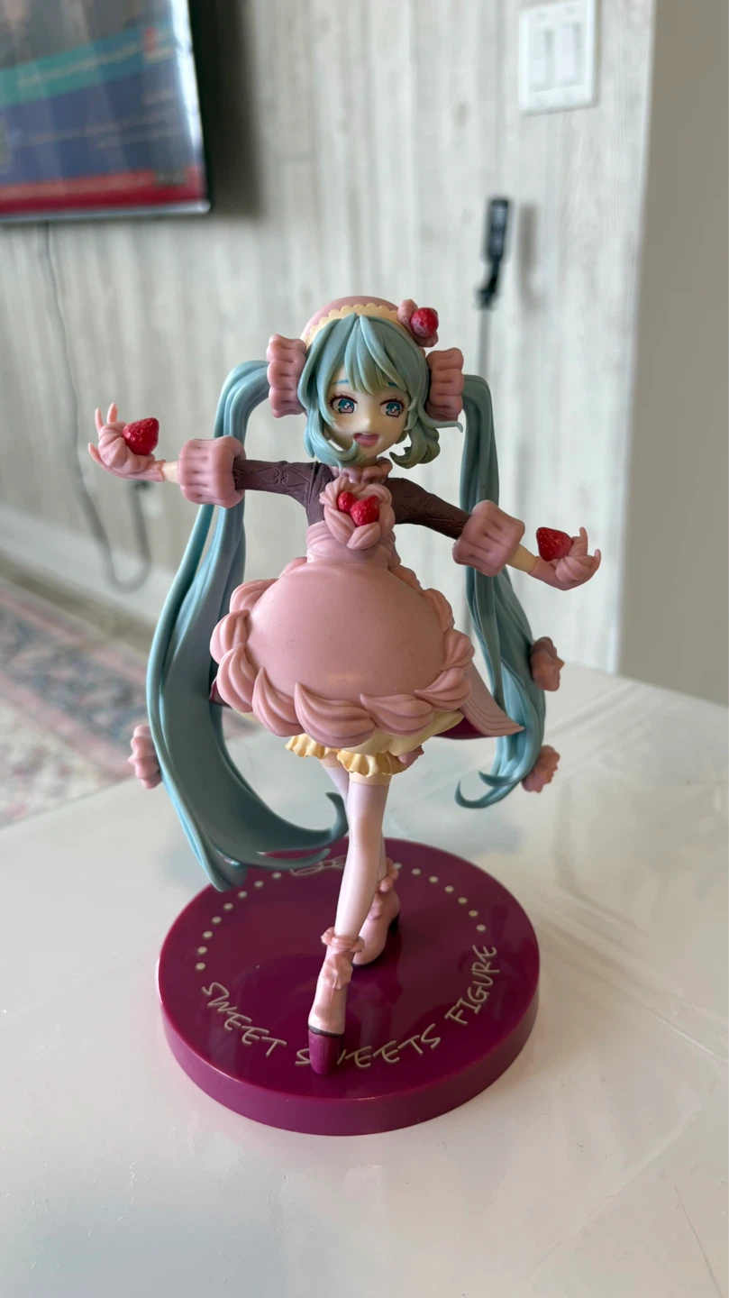 FuRyu Hatsune Miku Sweet Sweets Strawberry Choco Short Figure