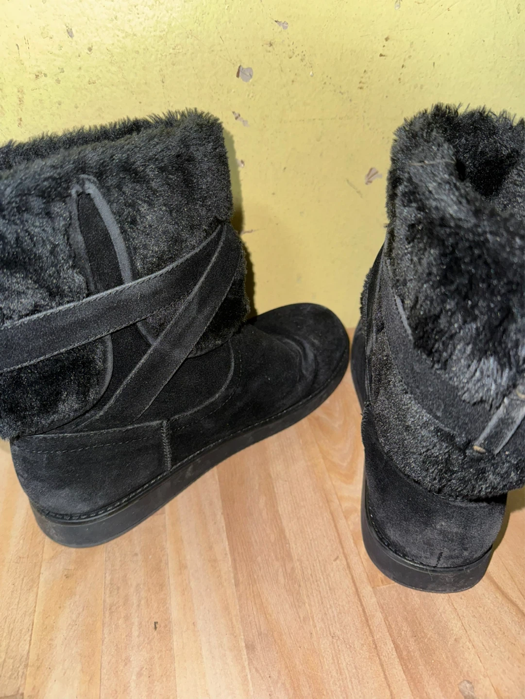 G by Guess Black Suede Fur Lined Boots Size 8M - photo 3