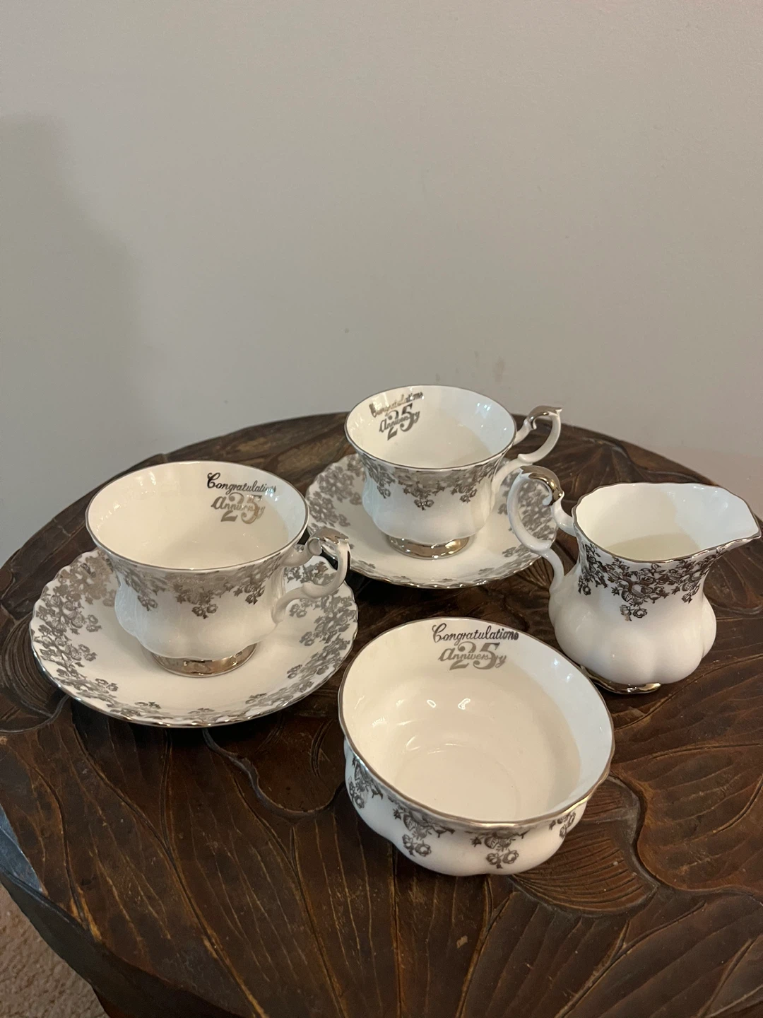 Royal albert Tea Set - 2 Cups, Saucers, Creamer & Bowl