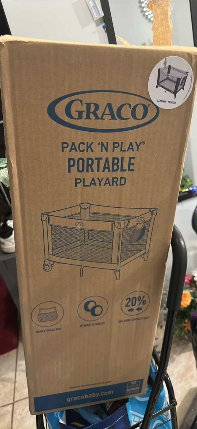 Graco Pack 'n Play Portable Playard - Carnival Fashion