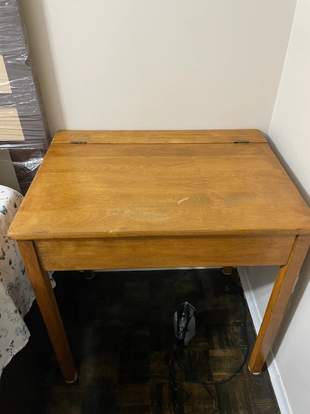 Moving sale: study computer table  with storage,