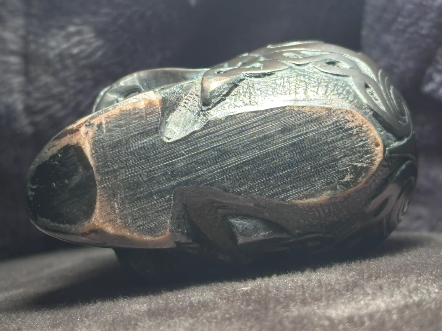 Small engraved resin skull paperweight - photo 5