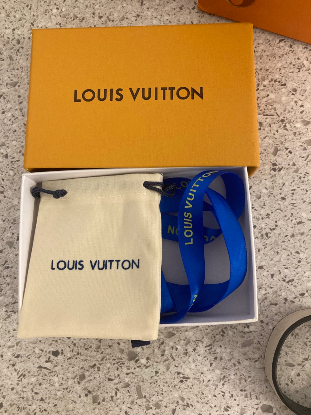 Lv leather bracelet - photo 3