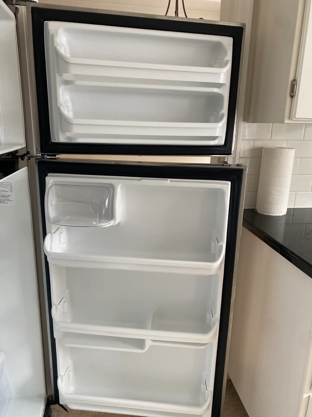 Frigidaire Top Freezer Refrigerator - photo 3