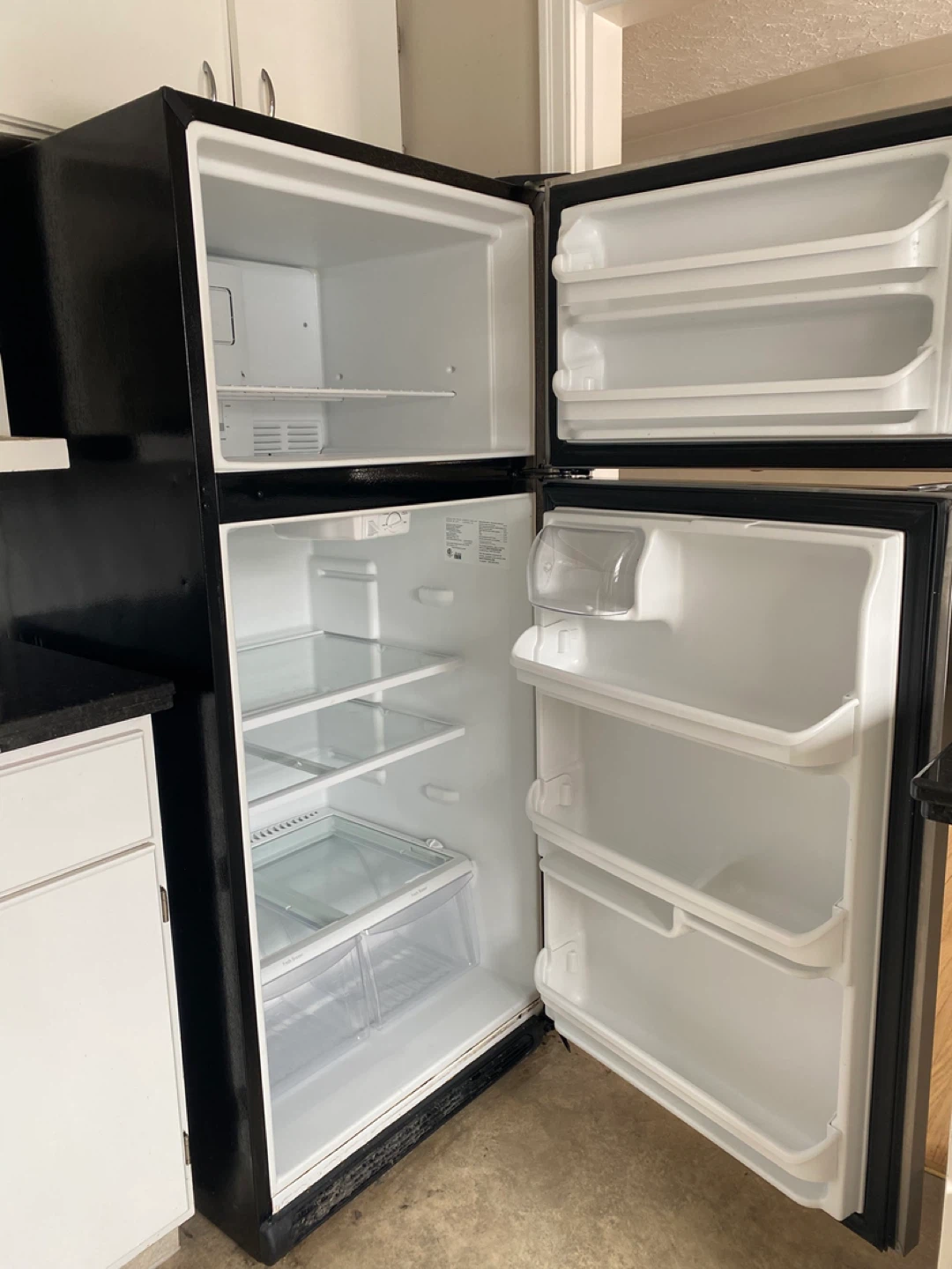 Frigidaire Top Freezer Refrigerator - photo 4