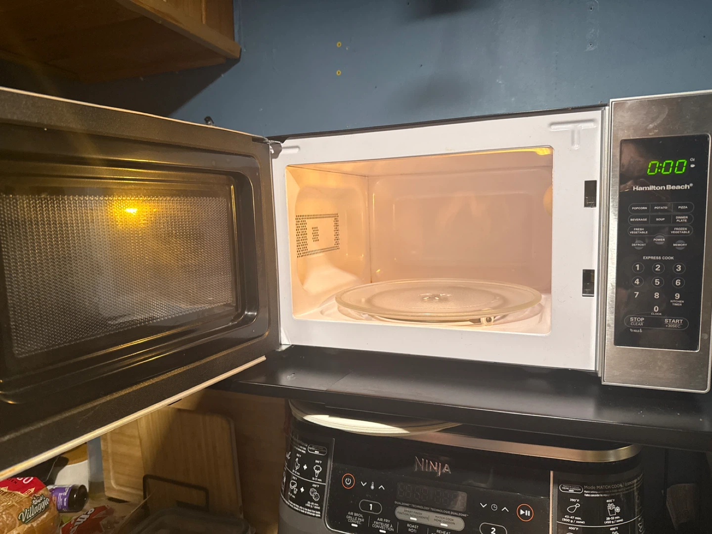Hamilton Beach Microwave Oven - photo 2