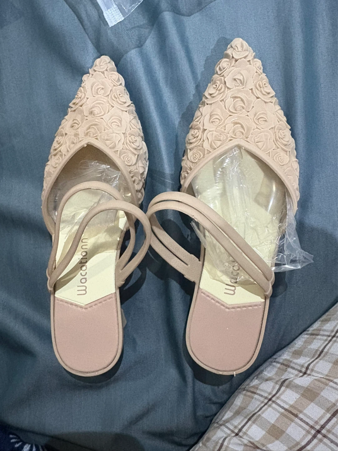Wacoon Women's Rose Embossed Mules - Beige