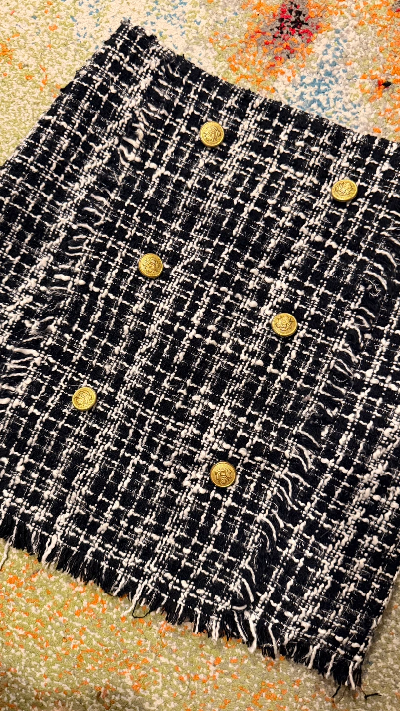 Skirt with Gold Buttons. Size 5/6 - photo 2
