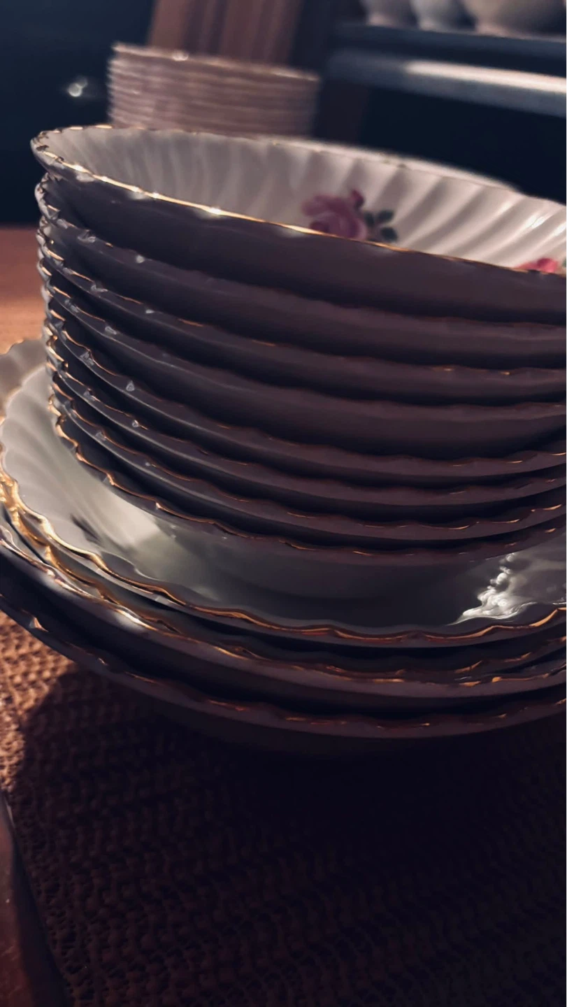 2 different sets of Johnson Bros Bone China - photo 4