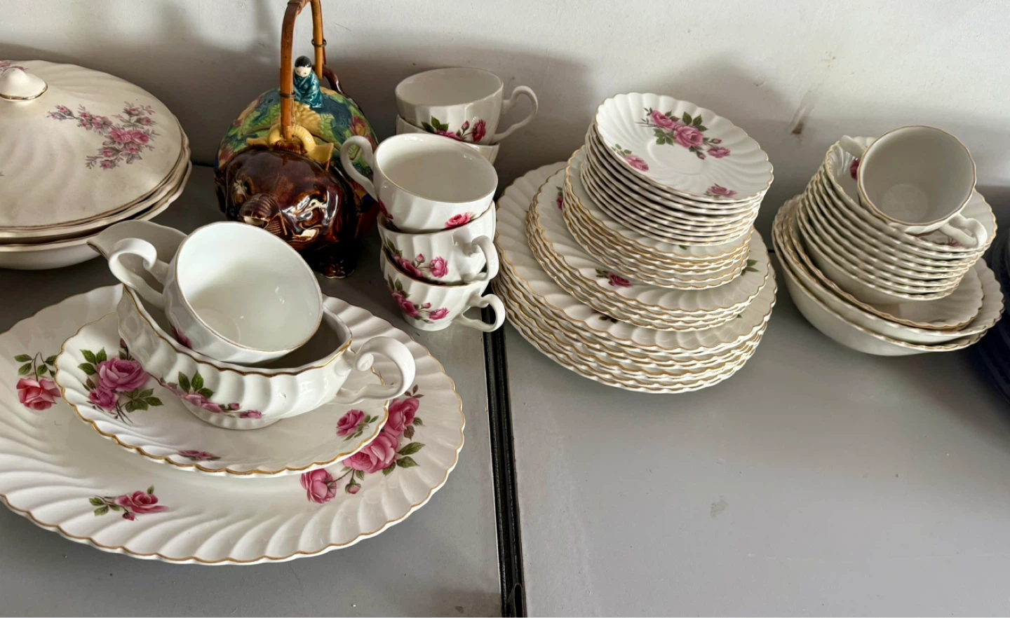2 different sets of Johnson Bros Bone China - photo 2