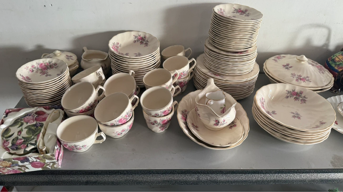 2 different sets of Johnson Bros Bone China - photo 3