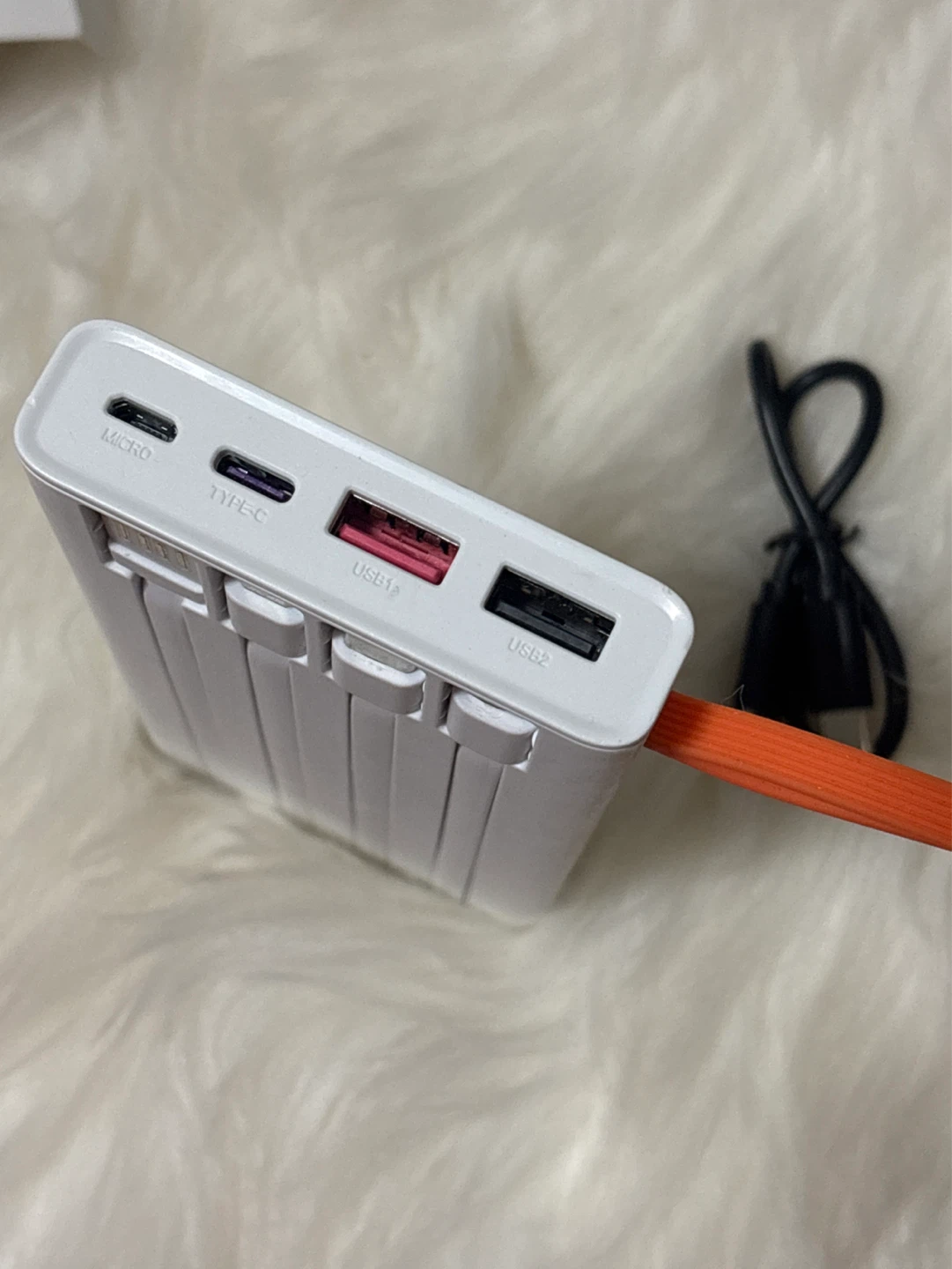 22.5W Power Bank with Built-in Cables - photo 3