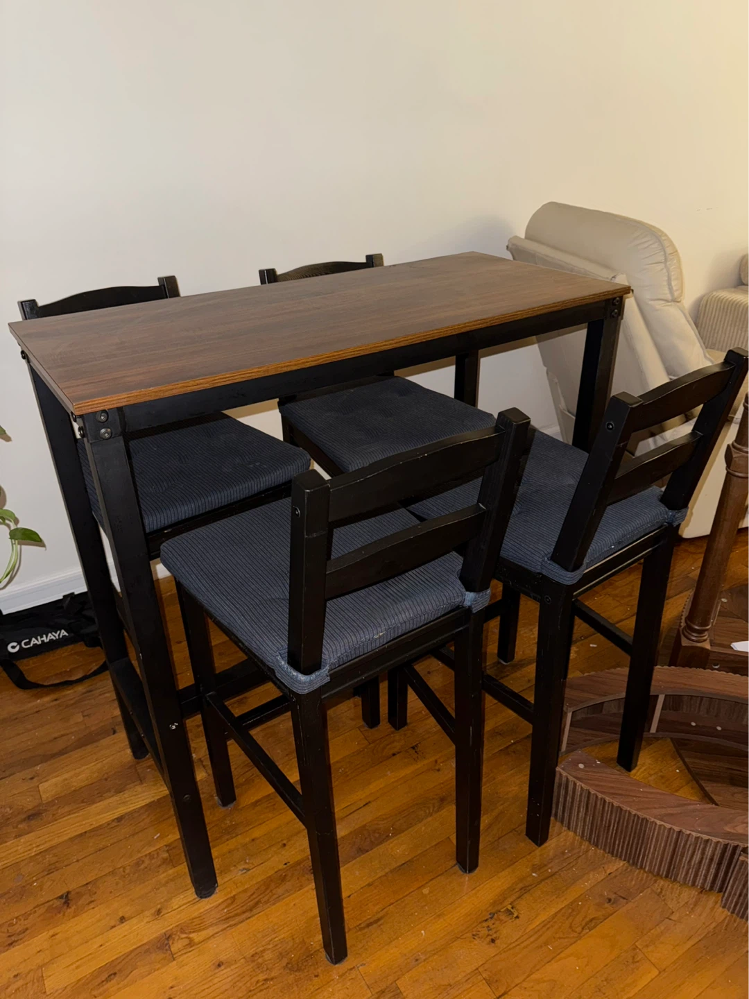 Counter Height Table with 4 Stools - photo 3