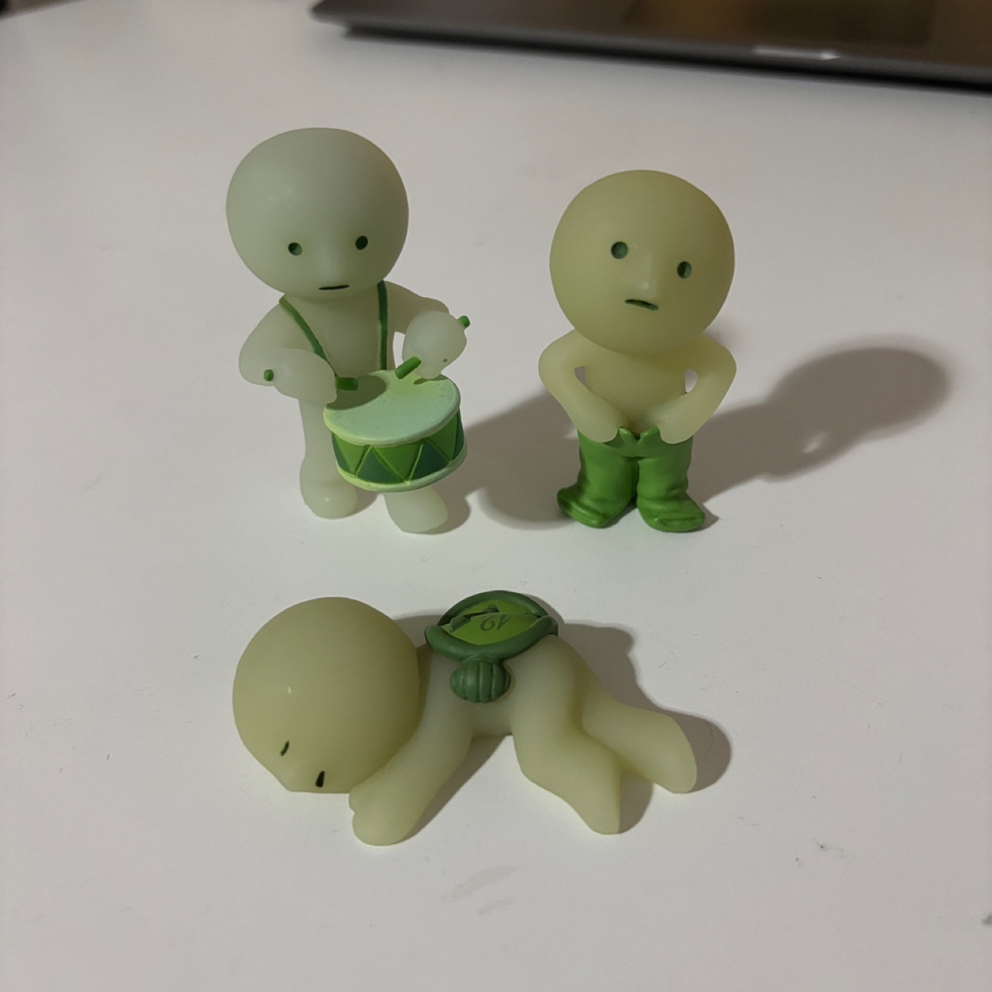 3 Smiski figures