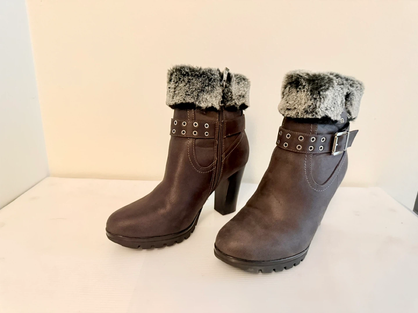 Fiori & Spine Women's Grey Fur-Lined Heeled Boots