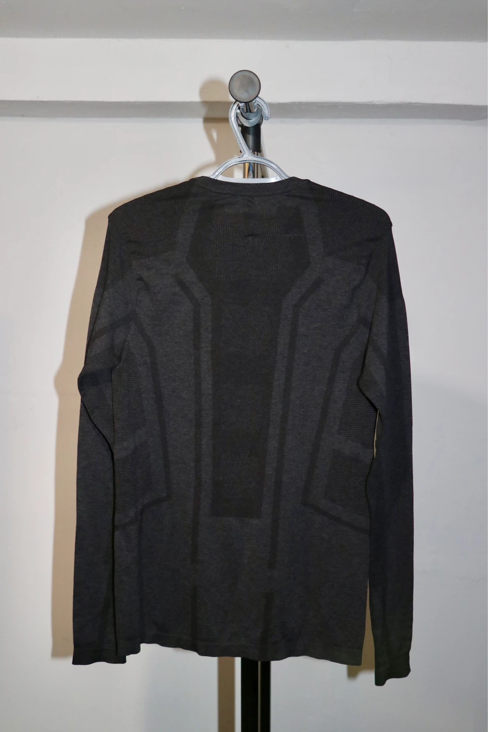 H&M activewear shirt (Men’s) - photo 2