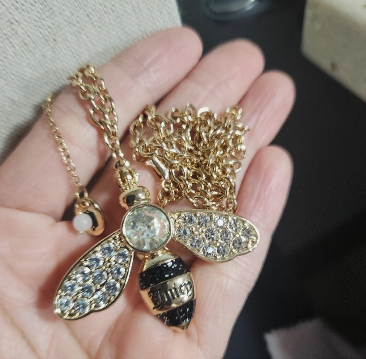 Juicy Couture Bee Necklace - photo 5