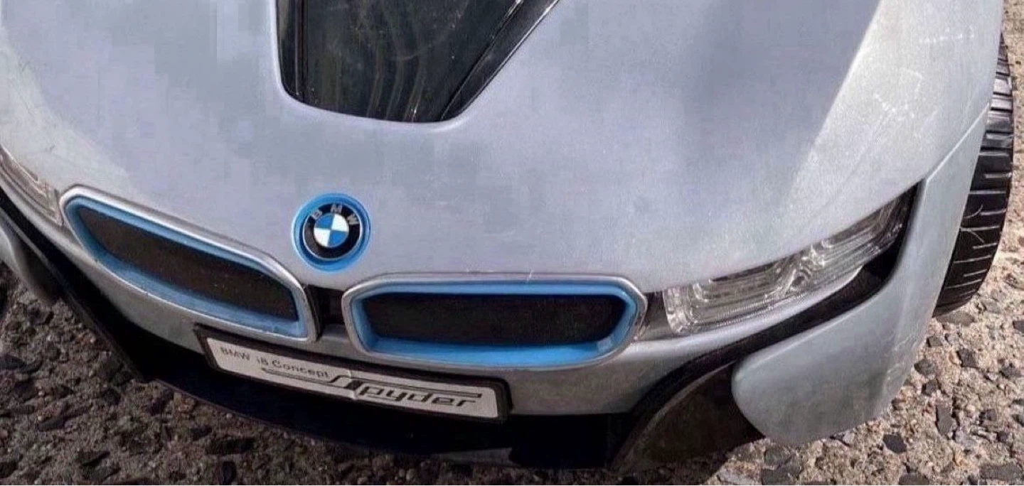 Licensed BMW i8 Spyder - Charger included