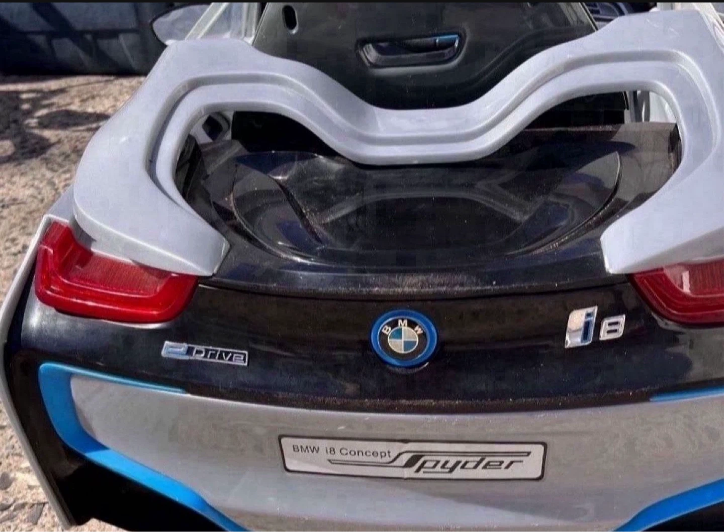 Licensed BMW i8 Spyder - Charger included - photo 3