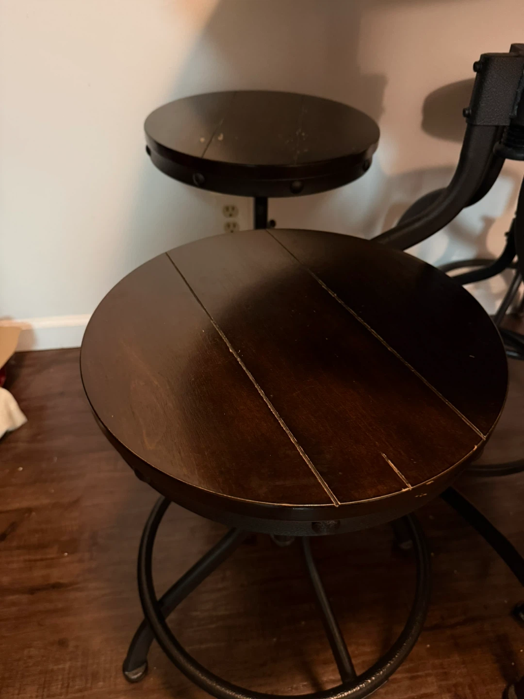 Round Bar Height Table with 4 Stools - photo 4