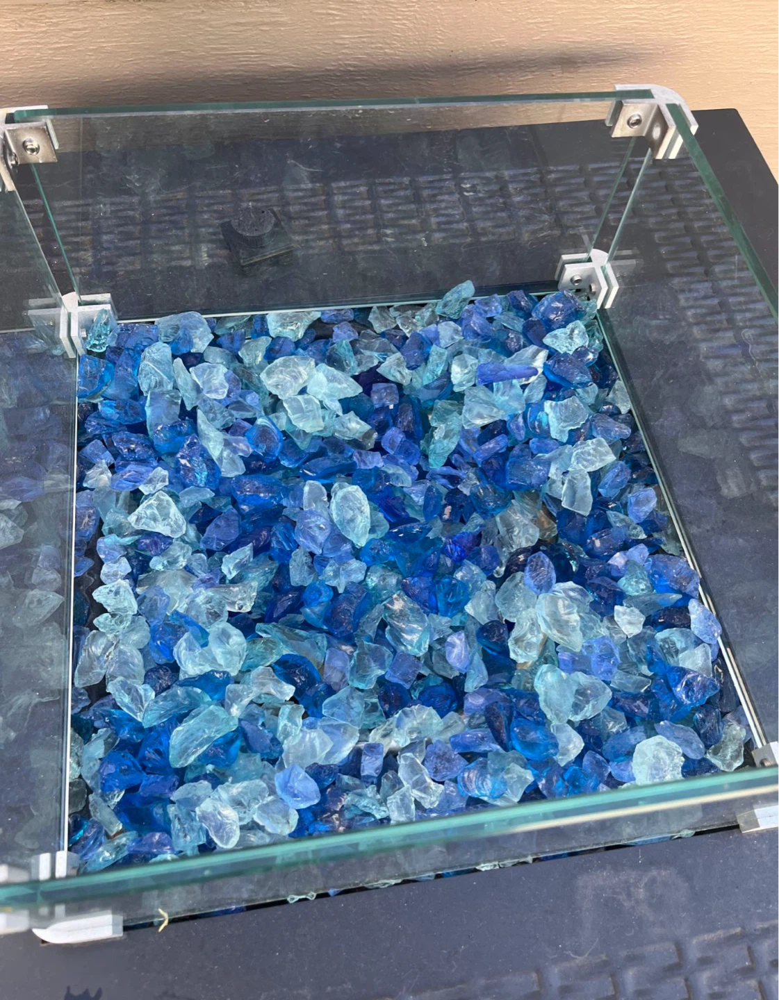 28in Propane Gas Fire Pit Table with Lid & Blue Glass Rocks