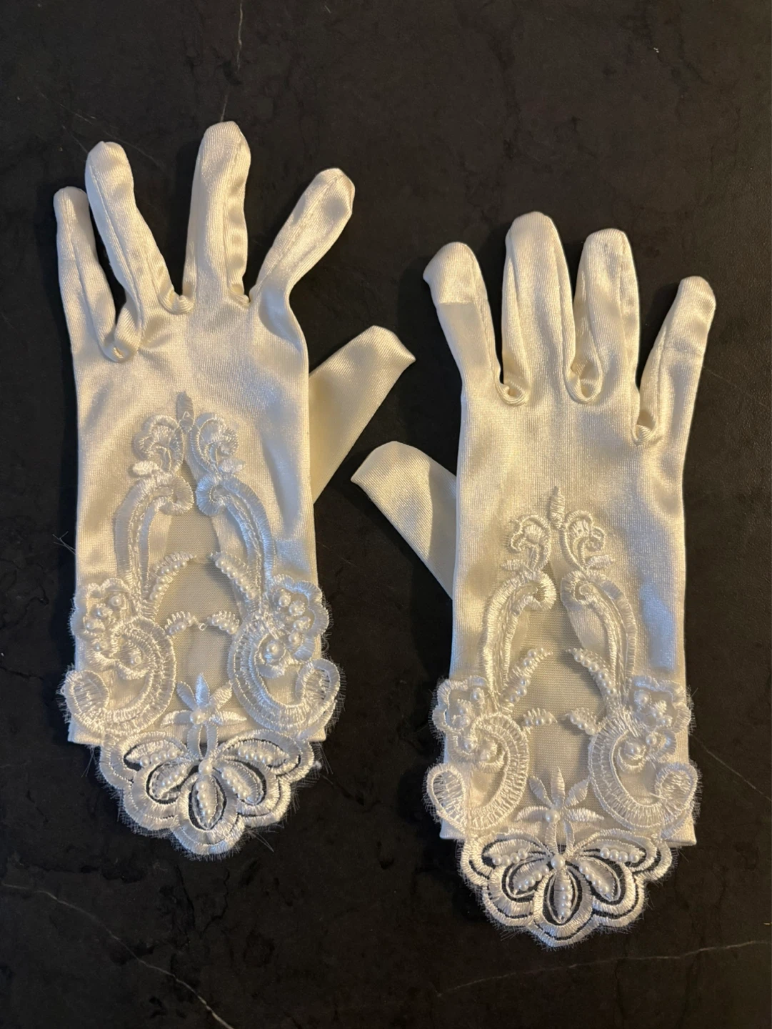 Kids White Lace Trim Gloves