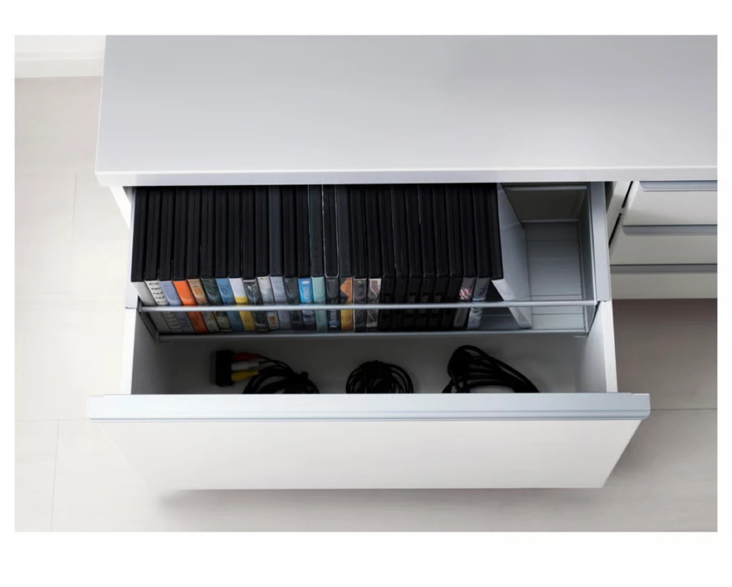 White Entertainment Unit with Wall Shelf - photo 2