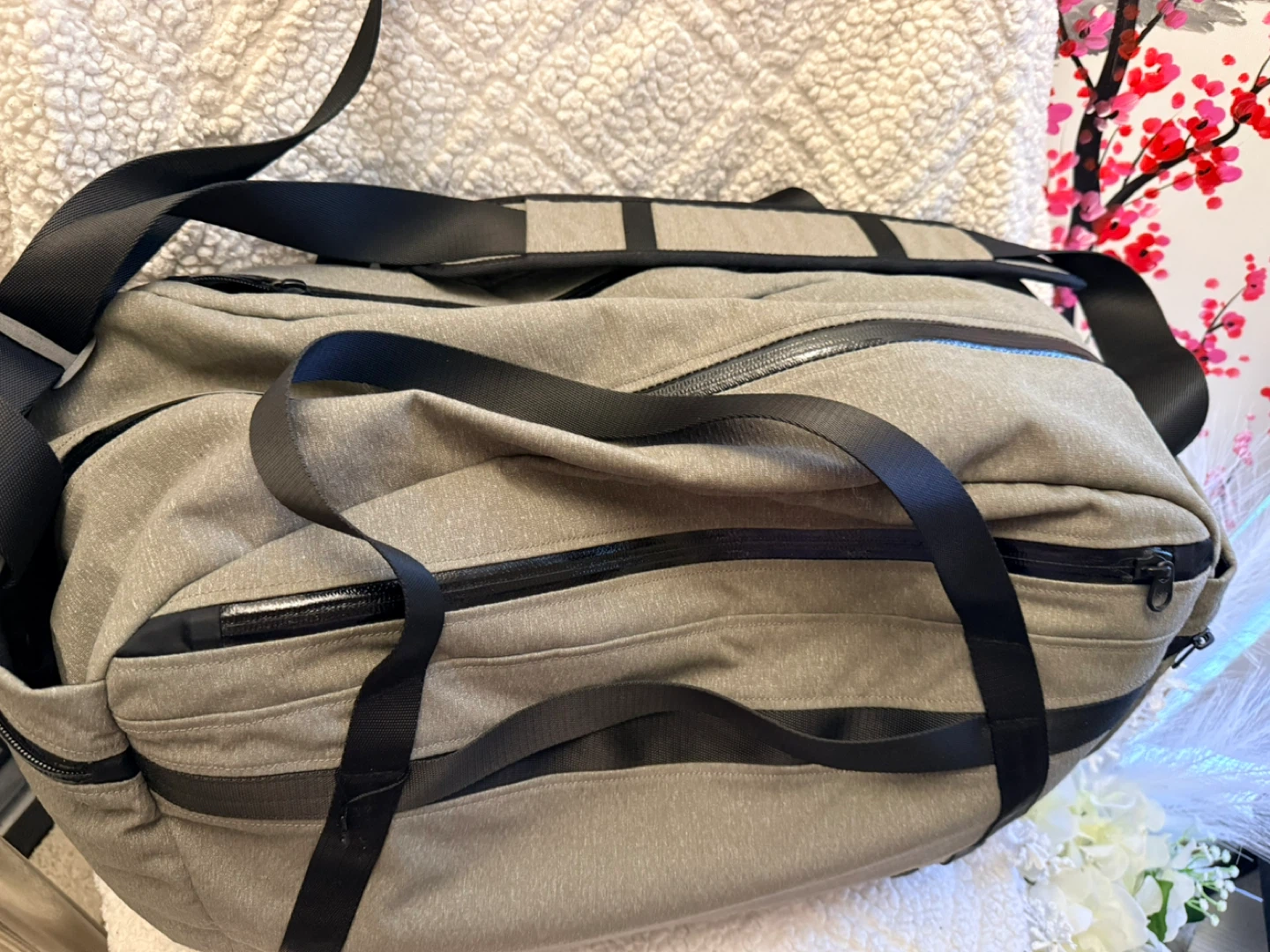 Lululemon Grey Duffel Bag - photo 2