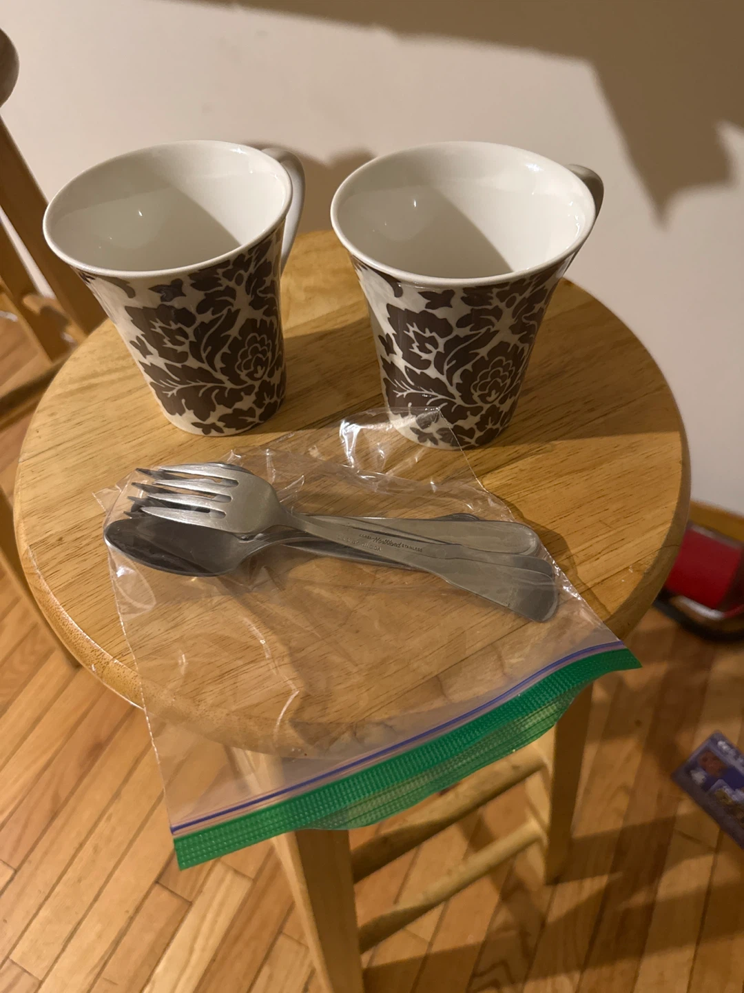 2 Coffee Mugs with Floral Pattern & Silverware Set