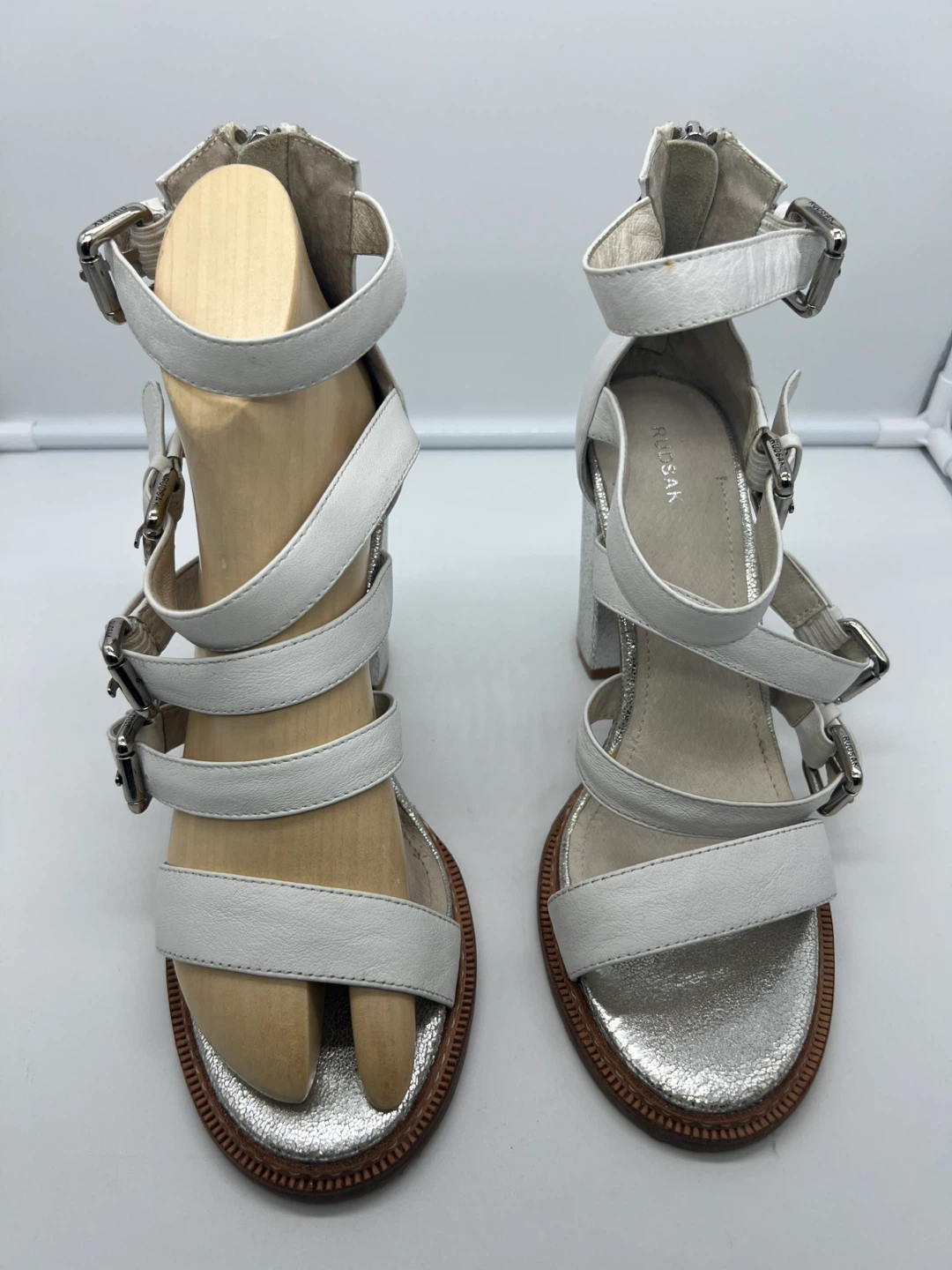 RUDSAK White Leather Strap Metallic Silver Block Heel Sandals 40 - photo 2