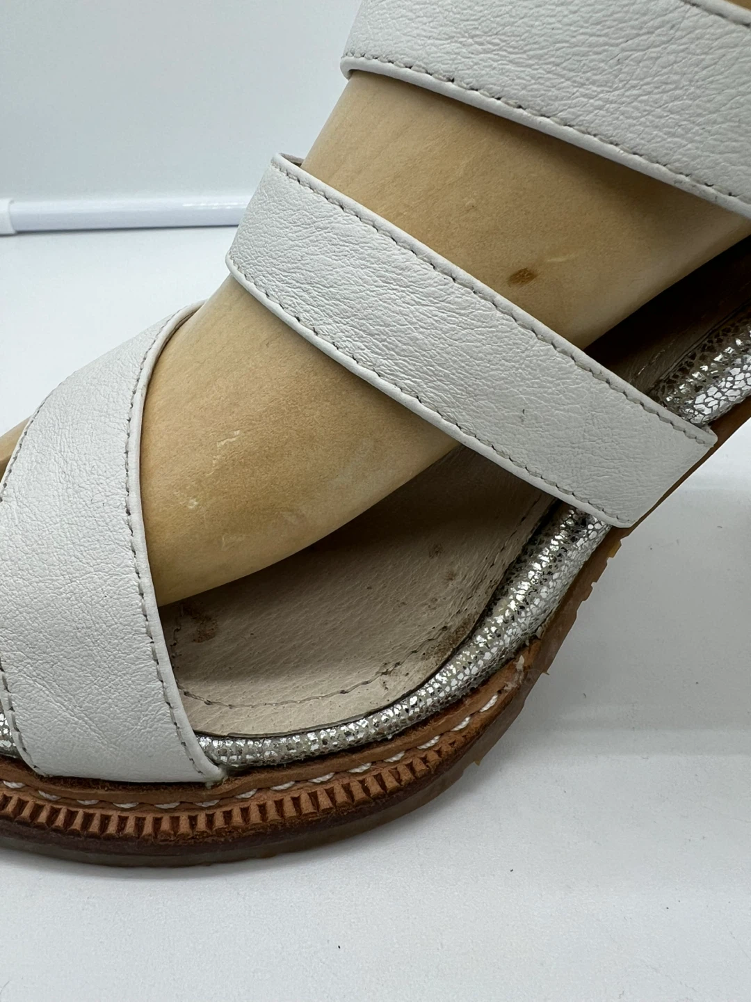 RUDSAK White Leather Strap Metallic Silver Block Heel Sandals 40 - photo 3