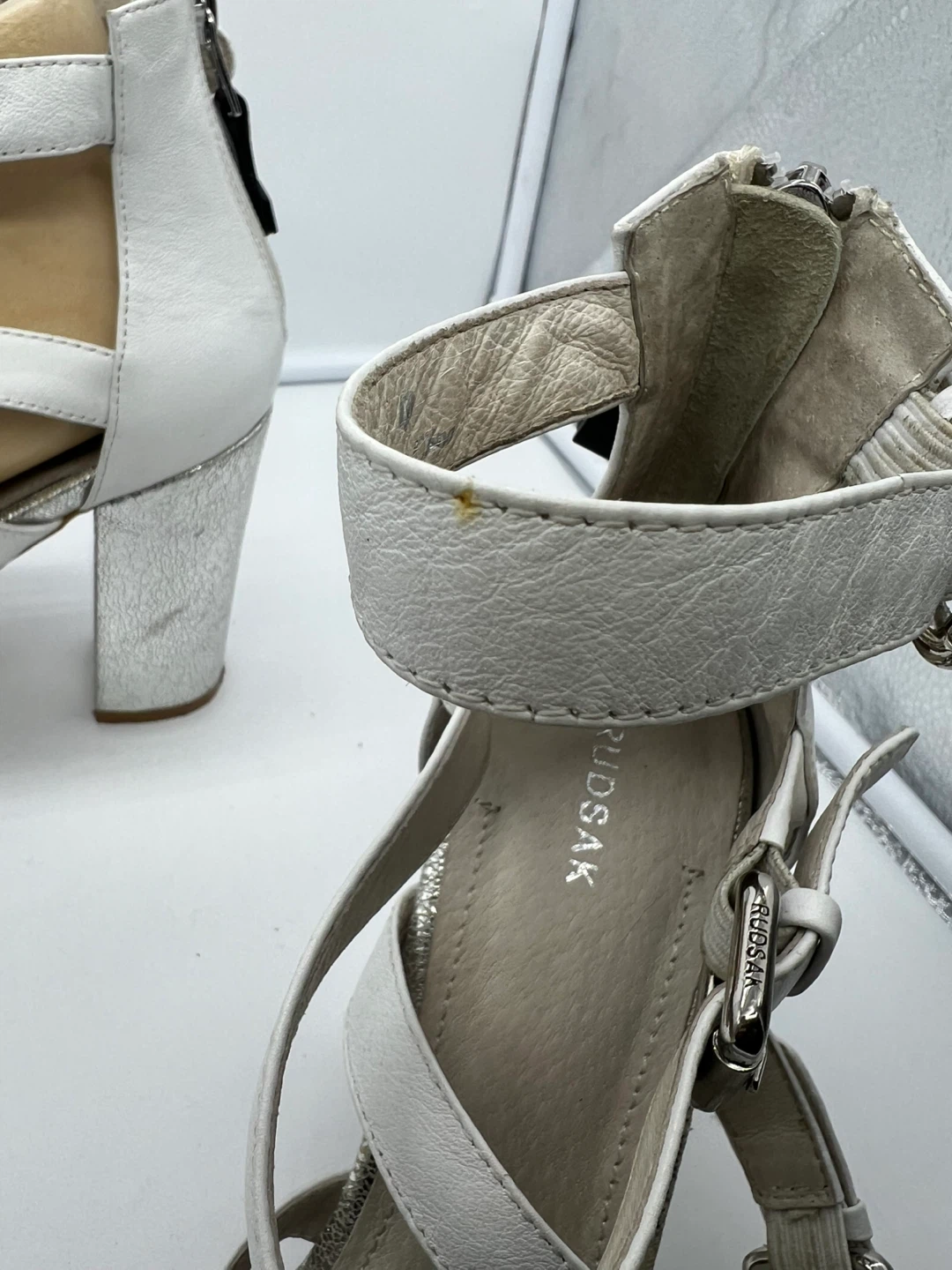 RUDSAK White Leather Strap Metallic Silver Block Heel Sandals 40 - photo 5