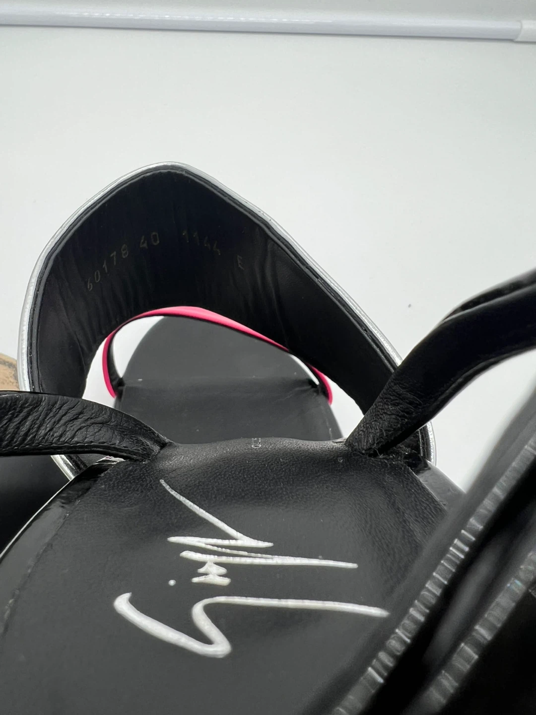 GIUSEPPE ZANOTTI Pink Patent Leather Green Stiletto Sandals 40 - photo 5