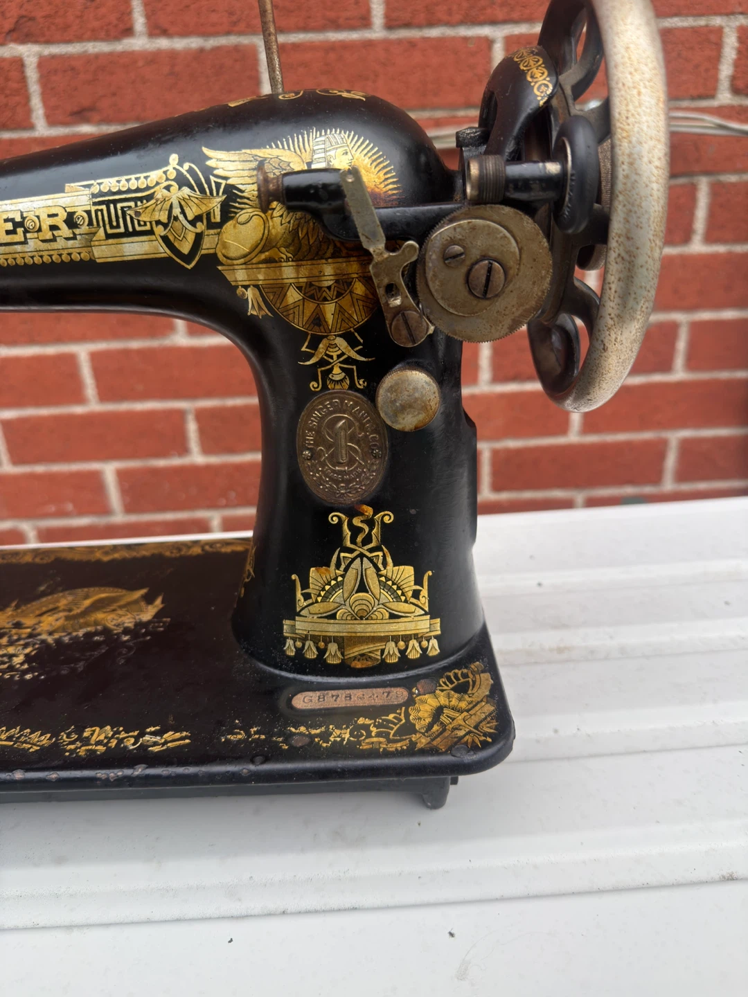 Vintage Singer Sewing Machine - photo 4