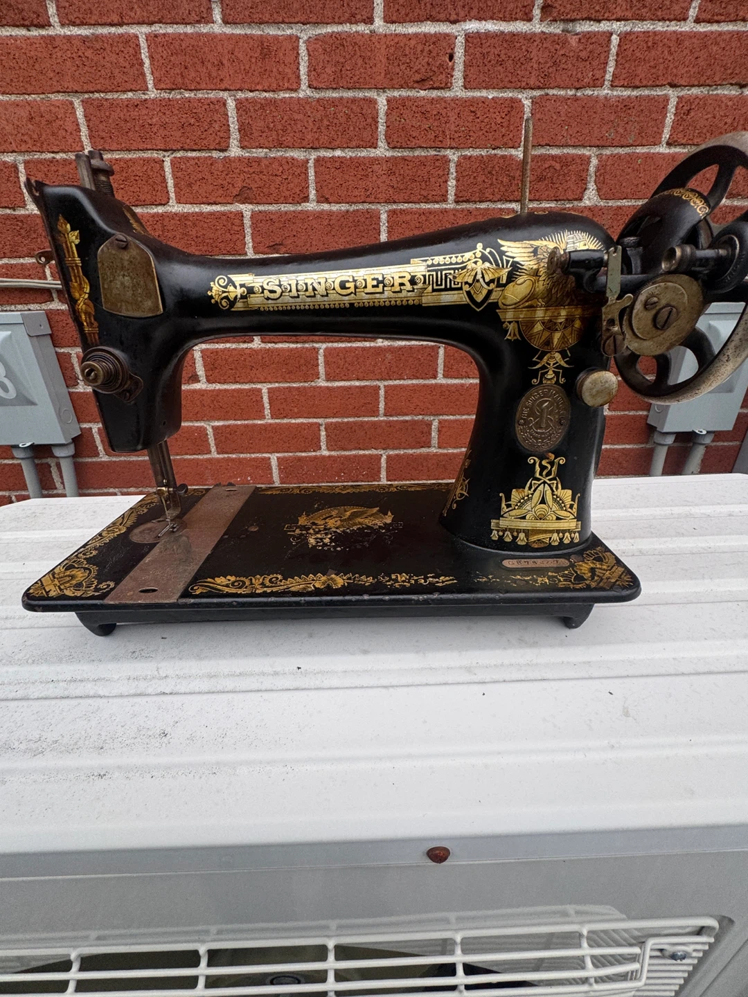 Vintage Singer Sewing Machine - photo 5