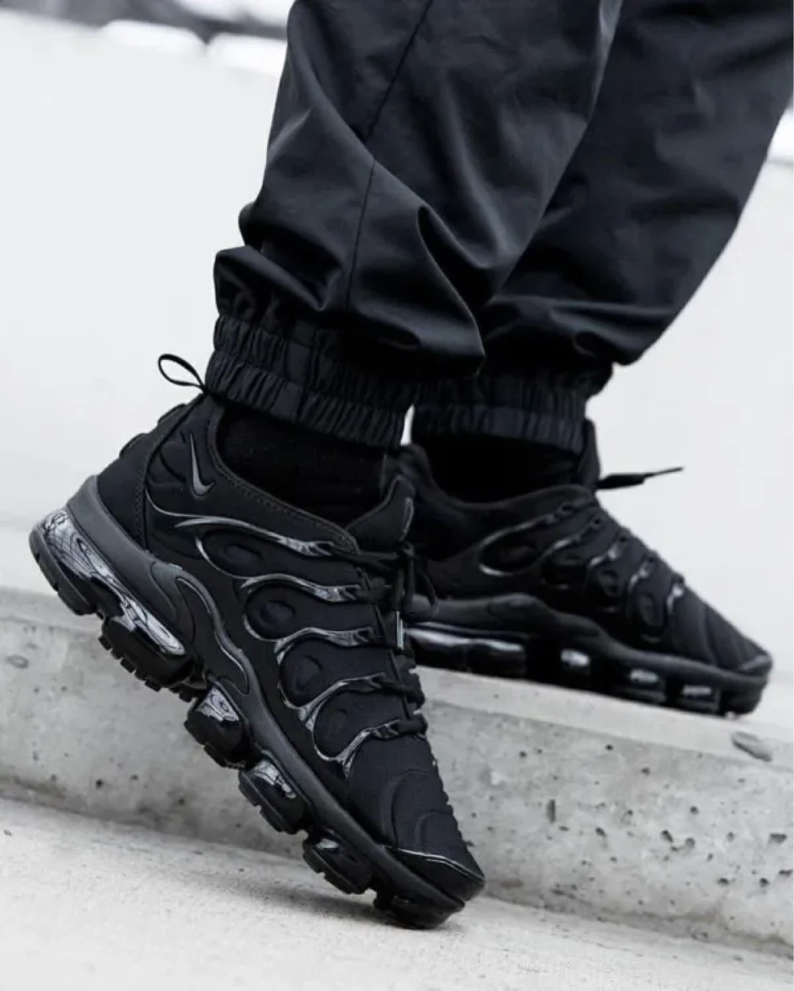 NIKE Air VaporMax Plus Triple Black Neoprene Sneakers 9 Men's