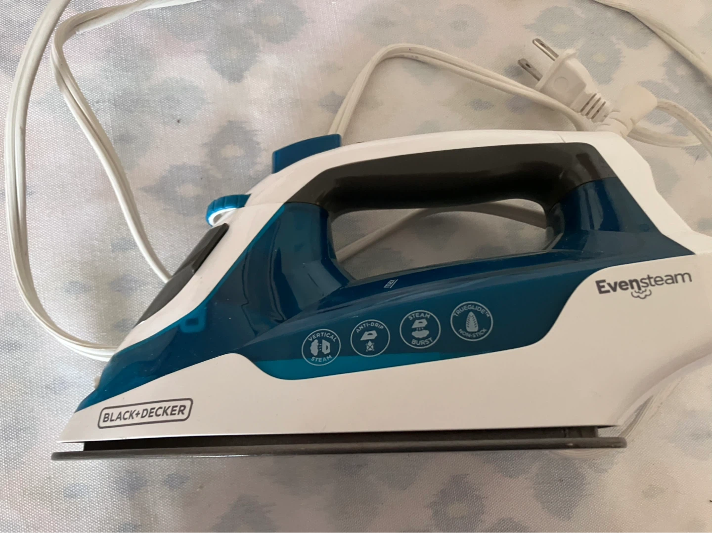 Black+Decker EvenSteam Iron - photo 3