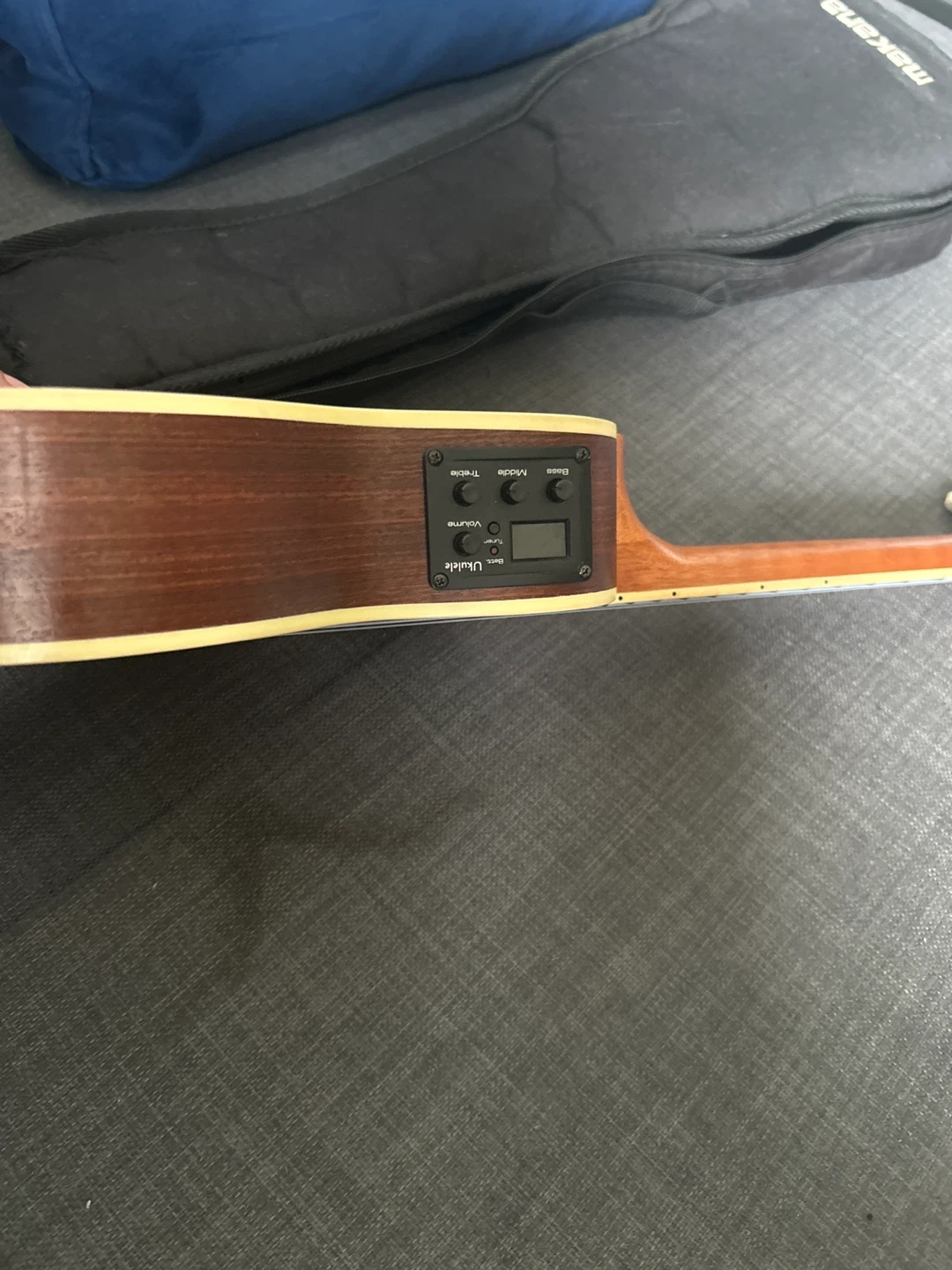 Ukulele with built-in tuner - photo 4