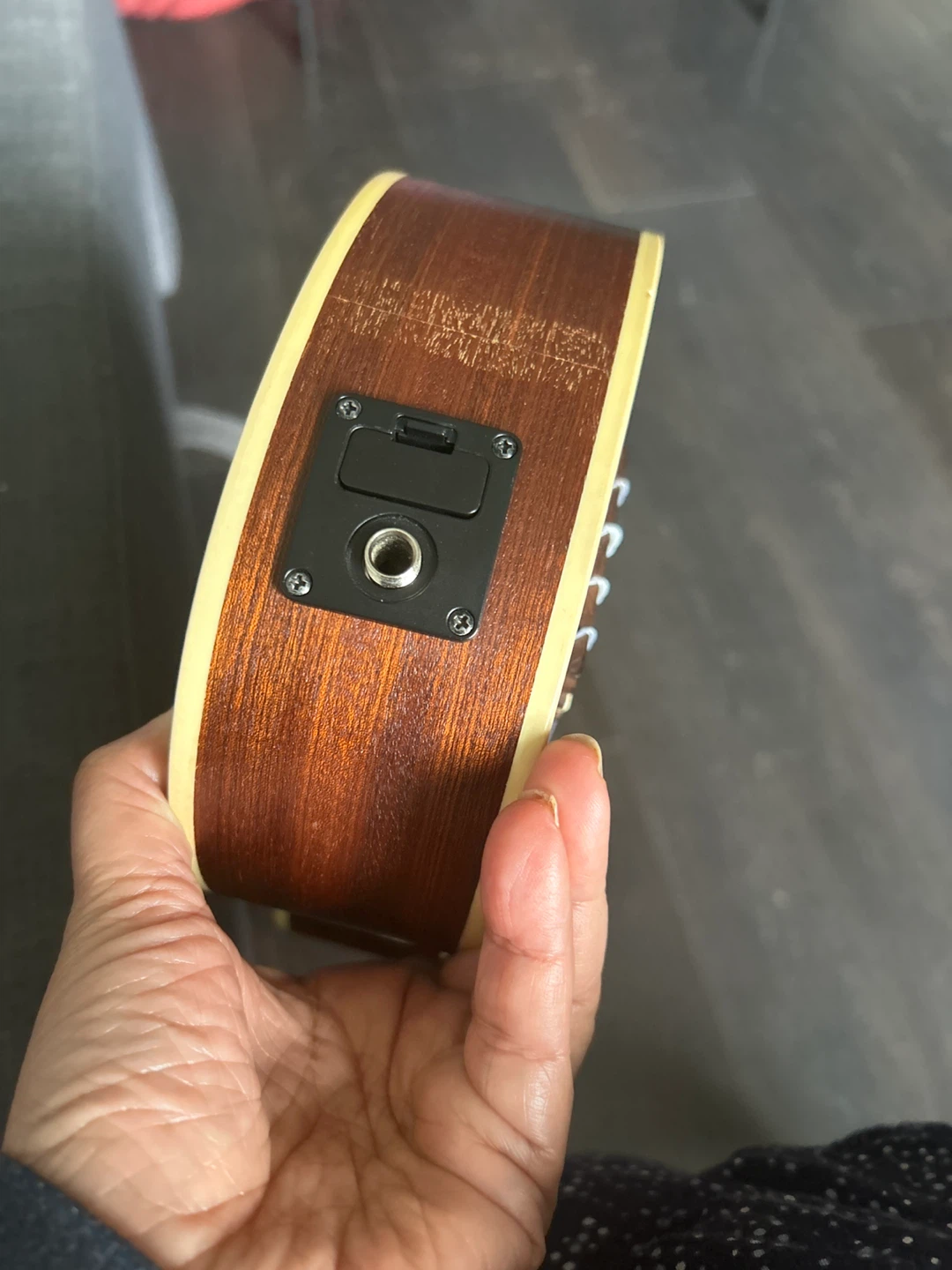 Ukulele with built-in tuner - photo 5